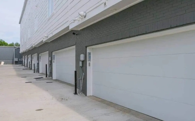 Spacious 4BR Minutes From Broadway- Sleeps 14