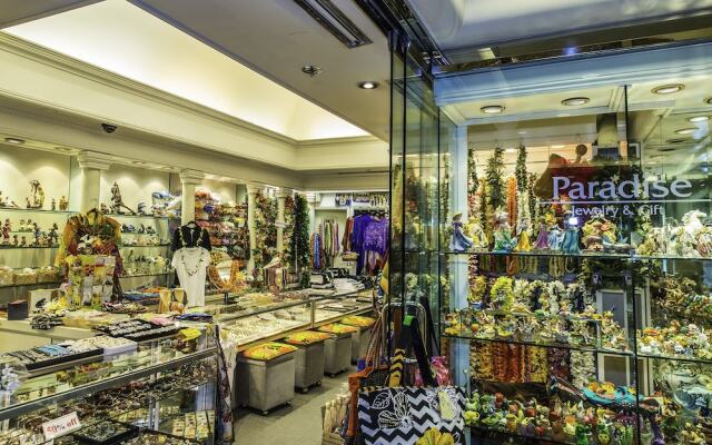 Castle at Ala Moana Hotel