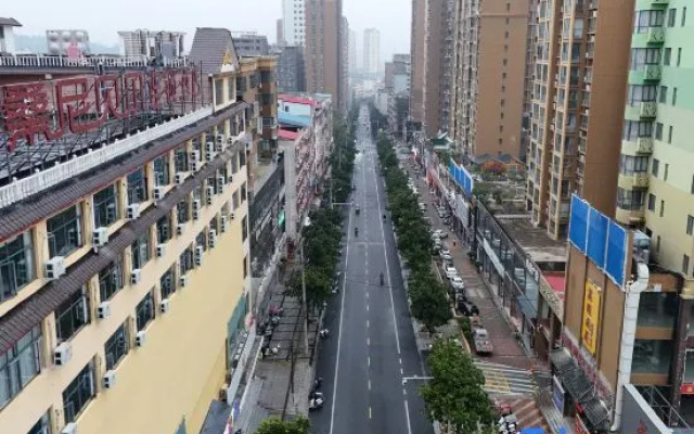 Sunny Bell Chain Hotel (Xichuan Fanli Park Bus Station) — 3-star hotel in Nanyang