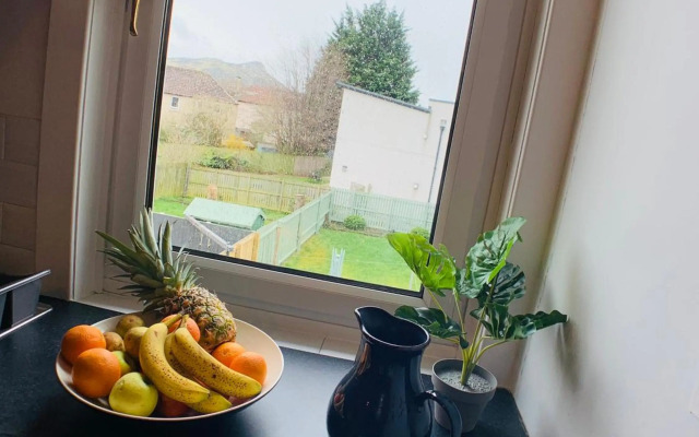 Maria- Bright and Modern City Center Apartment .