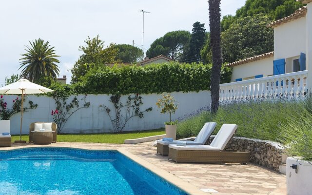 Gorgeous Villa in Montcaret With Private Swimming Pool