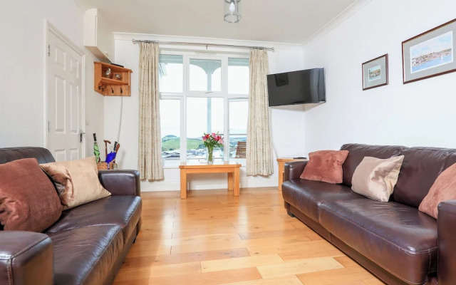 1 Lyndhurst
