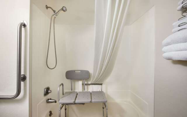 Travelodge by Wyndham La Porte/Michigan City Area