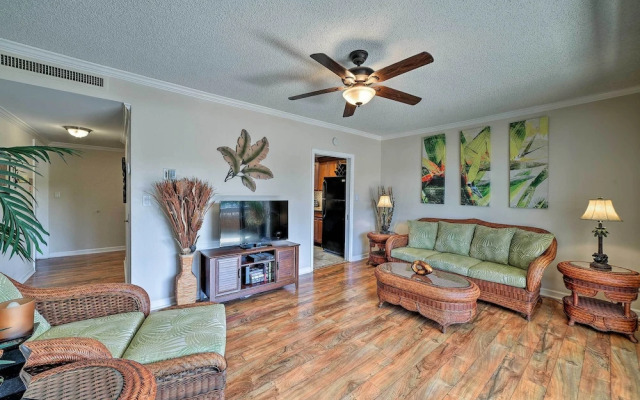 Downtown Air Conditioned Condo: Walk to Beaches