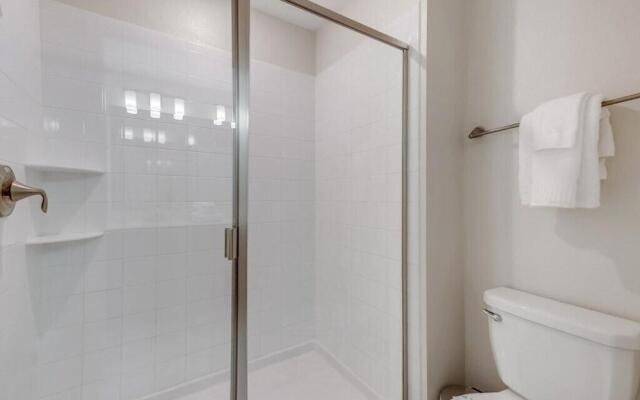 6 Bdrmgolf Coursegated Resort