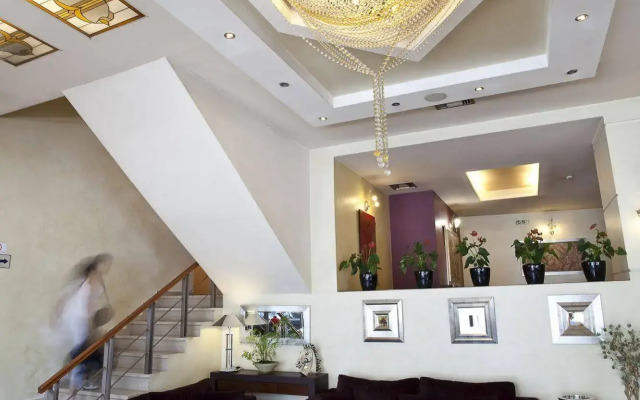 Crystal City Hotel