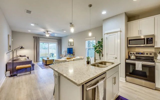 Pet-friendly Townhome, 1 Mi to Southbank Riverwalk