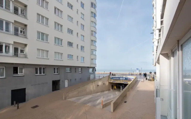 Apartment With Side sea View
