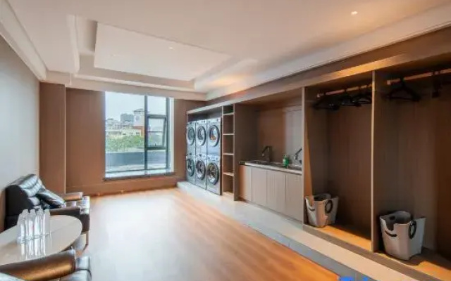 Jifeng International Hotel (Xinyang New 16th Street Branch)