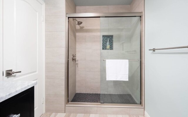 Radiant Estate New Luxury Cali 3 Bd!