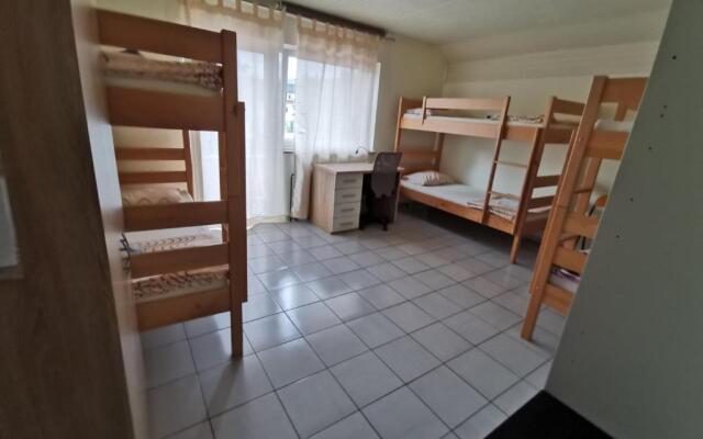 Back Hostel & Private Rooms