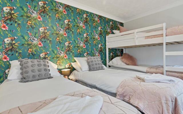 Seabright Townhouse | By My Getaways | Parking for one car