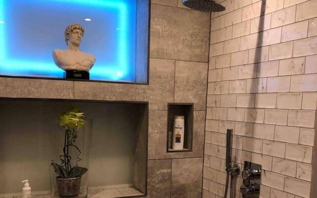 Remarkable Apartment Near London Tower Bridge