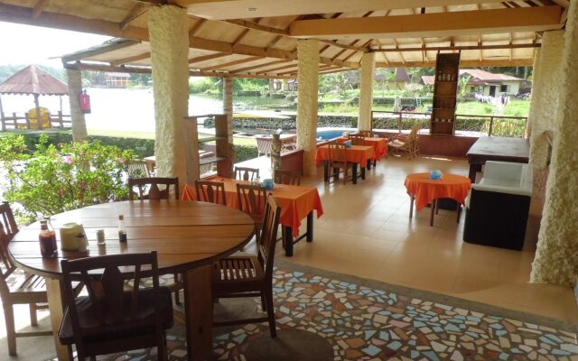 Tuk Tuk Timbul Bungalows
