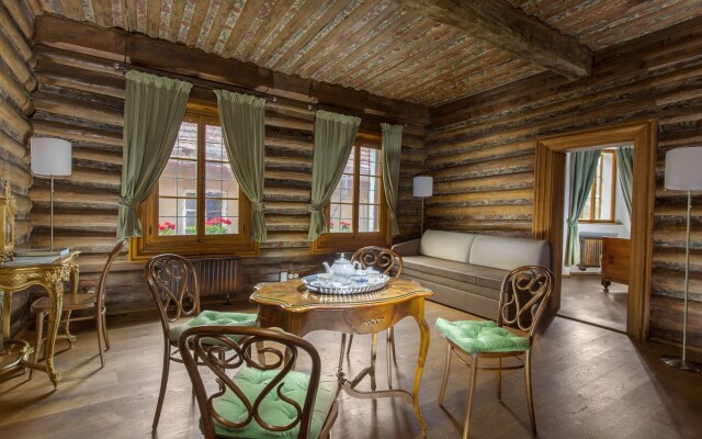 Hotel At the Green Grape