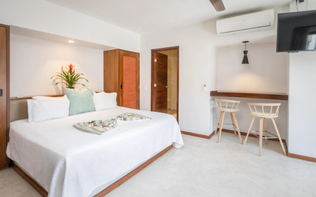 Hotel Eloisa - Near Playa de los Muertos