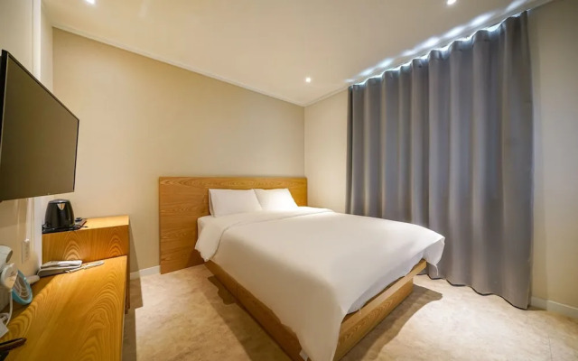 Geojedo Jangseungpo Hotel Carara