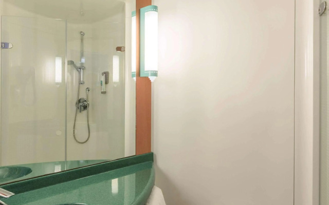 ibis Lyon Est Bron