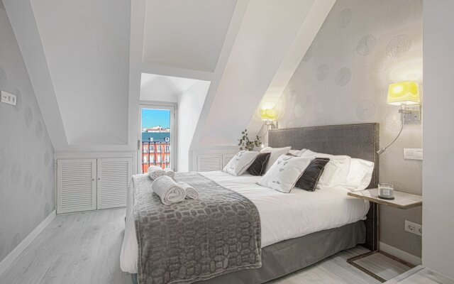 Penthouse With Private Terrace And Balcony In Plaza Mayor Square Plaza Mayor Iv