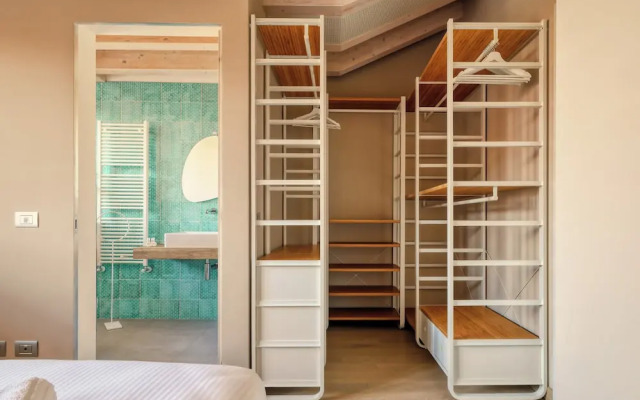 Elegant apt with parking and balcony