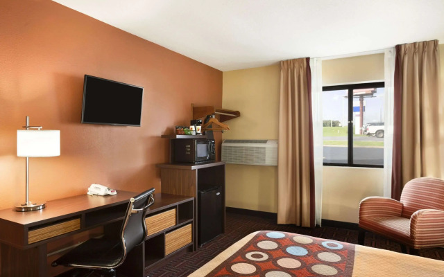 Super 8 by Wyndham Alton