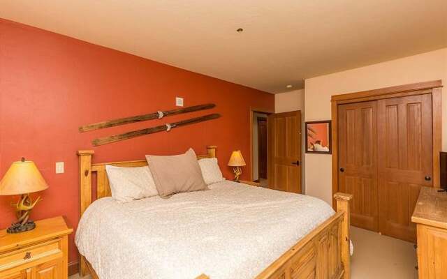 Oro Grande by Summit County Mountain Retreats