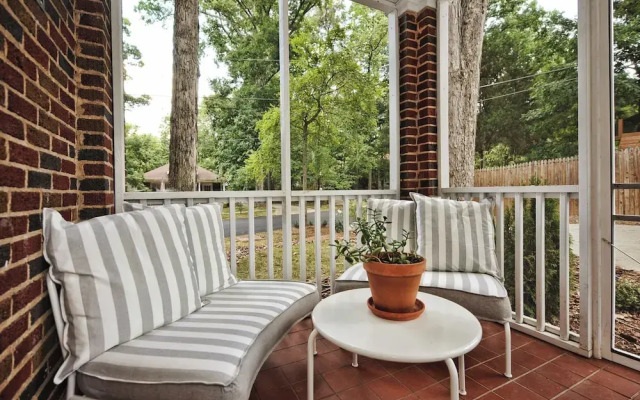 The Home Collection - 800 Magnolia