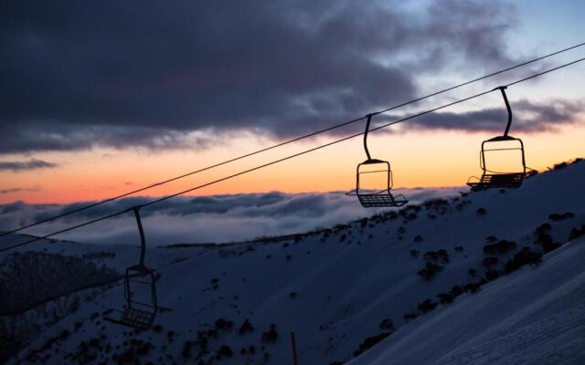 White Crystal Apartments Mt Hotham