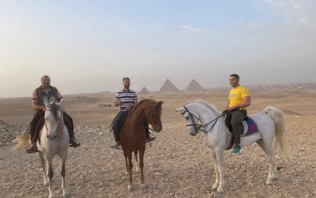 Pyramids Express View Inn
