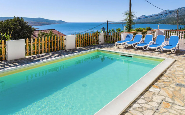 Holiday home in Rovanjska with pool