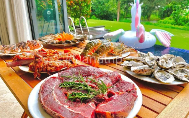 Deluxe Beach Villas by Danatrip