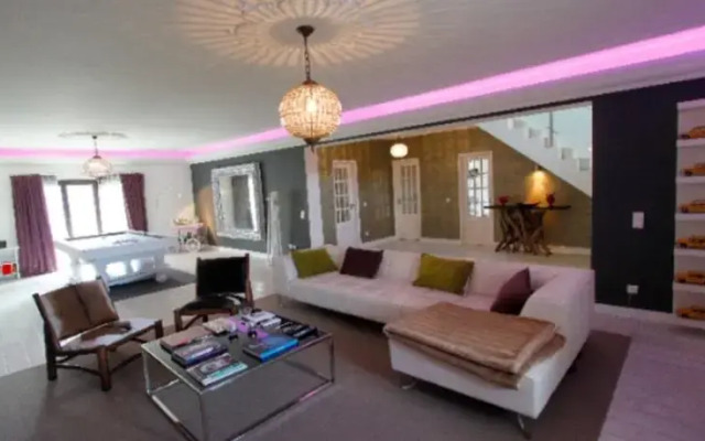 Beautiful Villa - 5 Bedrooms Near Sea and Golf