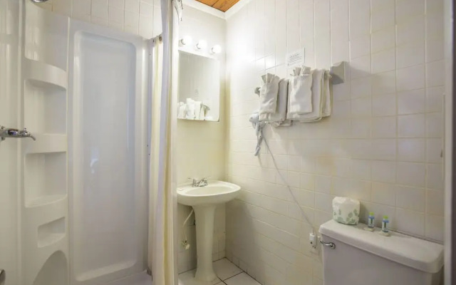 Island Breeze Inn