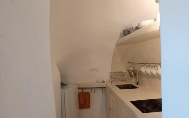 Sisyphus House in Santorini