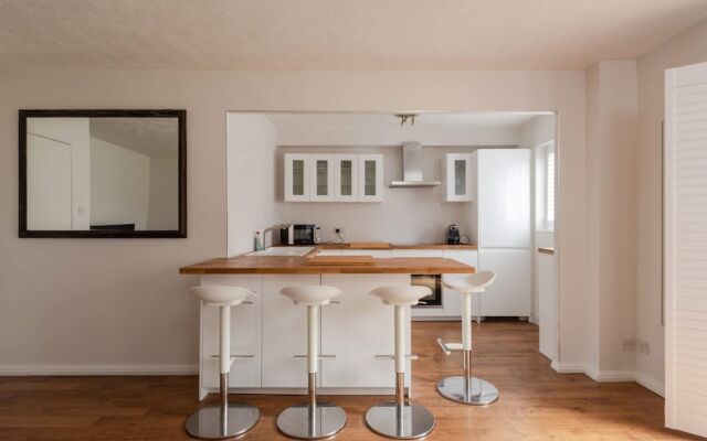 Lovely Landed Home near Wimbledon, sleeps 4