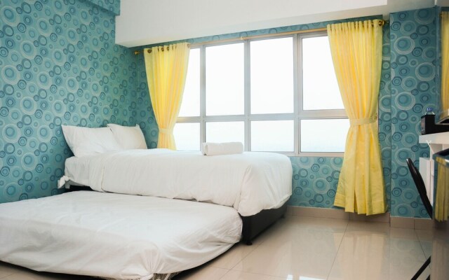 Cozy with City View @ Studio Springlake Bekasi Apartment By Travelio
