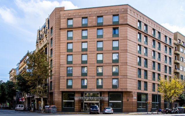 Отель Leonardo Hotel Barcelona Gran Via