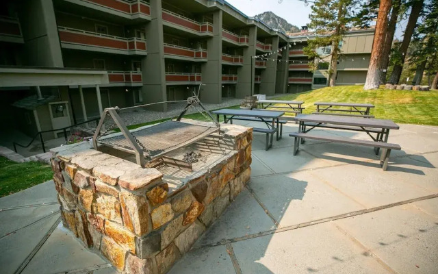 Deluxe Slopeside Home Just STEPS to Mammoth Mountain Slopes and Village Gondola - 3 Spas, Sauna and Pool by RedAwning