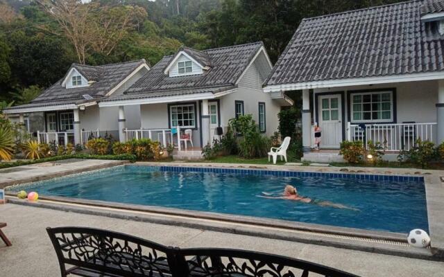 Suksompong Resort