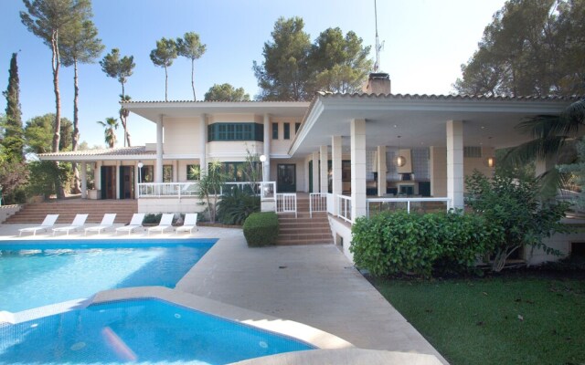 Charming Villa In The Exclusivity Of Son Vida