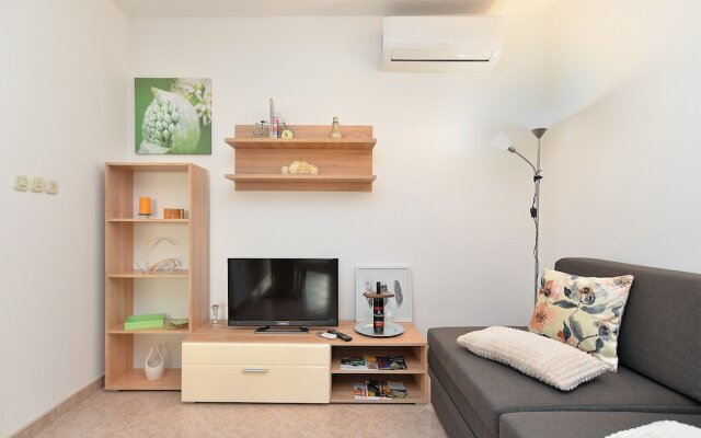 Apartment 1983