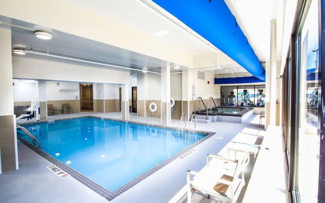 Holiday Inn Milwaukee Riverfront by IHG