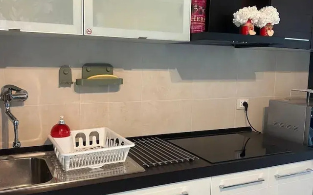 Room in Studio - Studio Apartment With Kitchen in one Room