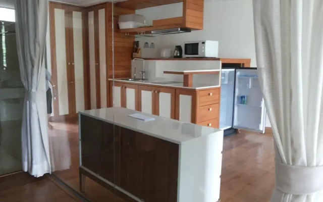 The Green Golf Residence Condominium