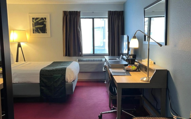 Pictured Rocks Inn & Suites