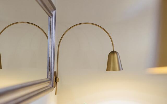 One&Lux Byron Suites