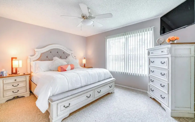 Galloway Townhome w/ Private Deck: Near Casinos!