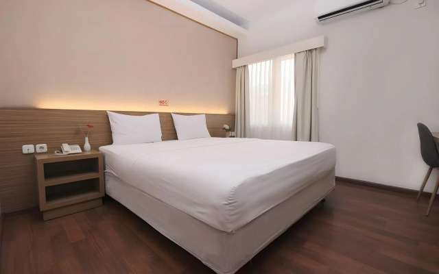 Cengkareng Transit Hotel – Guest Rooms – Tangerang