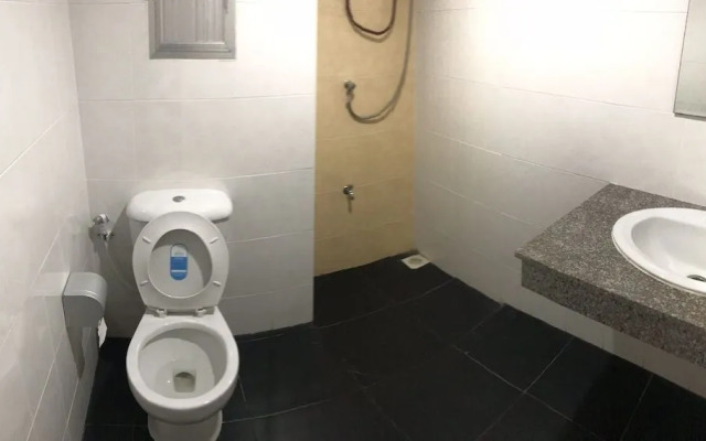 Tonggrila Patong Hostel - Adults Only