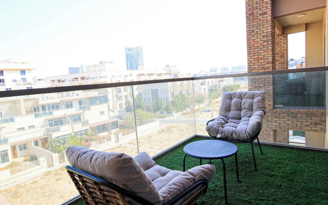 Spacious 2BR Apt Maids Elegance